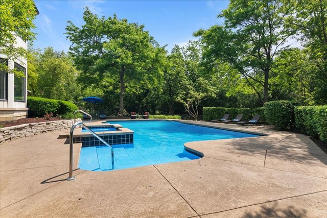 2291 Hybernia Drive, Highland Park, IL 60035