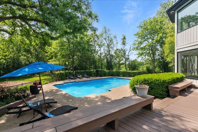 2291 Hybernia Drive, Highland Park, IL 60035