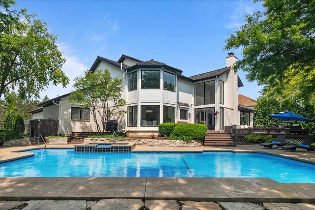 2291 Hybernia Drive, Highland Park, IL 60035
