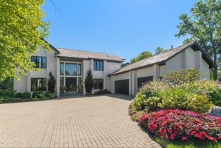 2291 Hybernia Drive, Highland Park, IL 60035