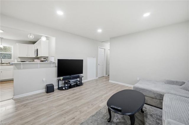 1307 Colebrook DR, Hampton, VA 23669