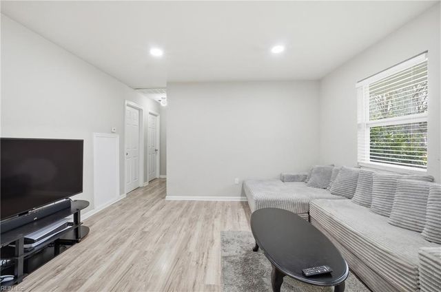 1307 Colebrook DR, Hampton, VA 23669