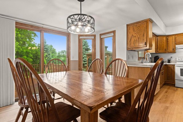 1211 Highpoint LANE, Waukesha, WI 53189