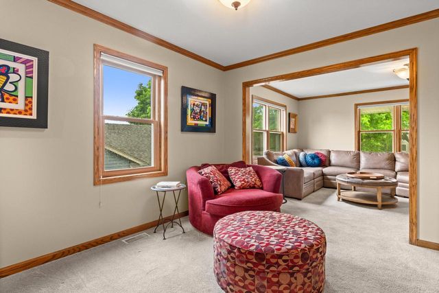 1211 Highpoint LANE, Waukesha, WI 53189