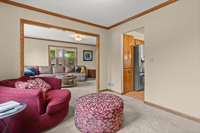 1211 Highpoint LANE, Waukesha, WI 53189