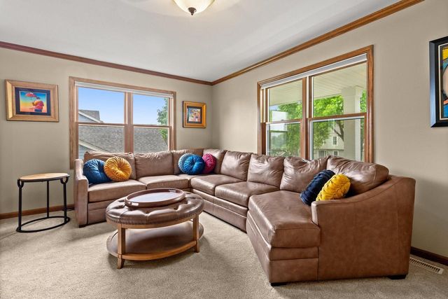 1211 Highpoint LANE, Waukesha, WI 53189