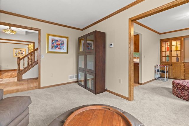 1211 Highpoint LANE, Waukesha, WI 53189
