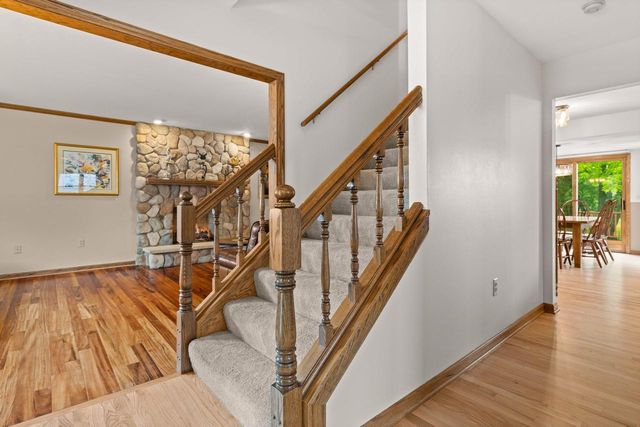 1211 Highpoint LANE, Waukesha, WI 53189