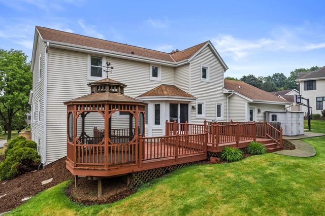 1211 Highpoint LANE, Waukesha, WI 53189