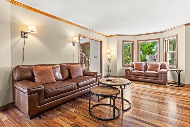 1211 Highpoint LANE, Waukesha, WI 53189