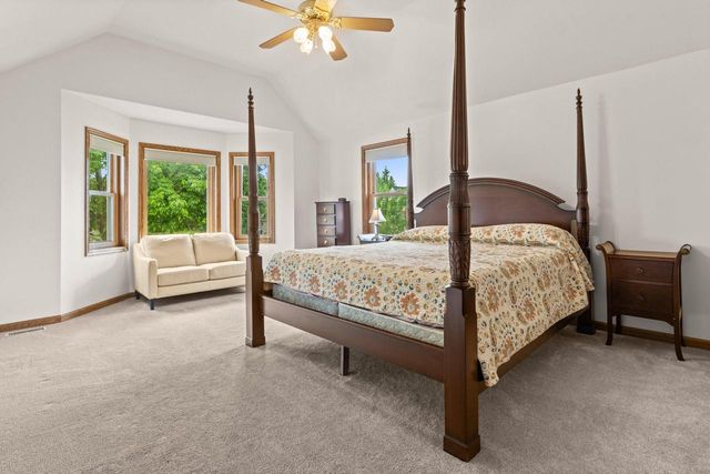 1211 Highpoint LANE, Waukesha, WI 53189