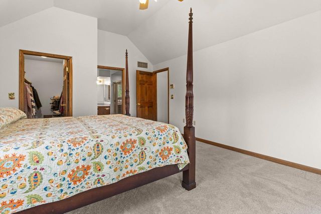 1211 Highpoint LANE, Waukesha, WI 53189