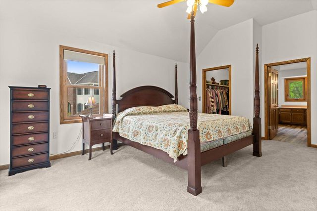 1211 Highpoint LANE, Waukesha, WI 53189