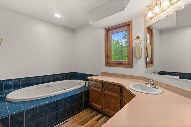 1211 Highpoint LANE, Waukesha, WI 53189