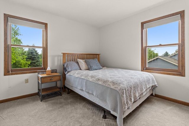1211 Highpoint LANE, Waukesha, WI 53189
