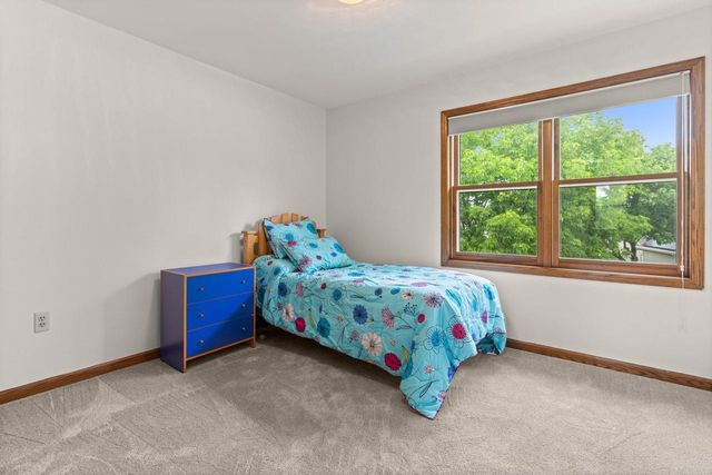 1211 Highpoint LANE, Waukesha, WI 53189