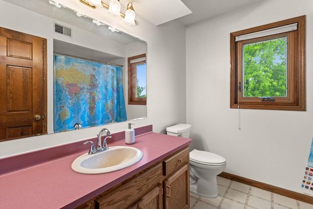 1211 Highpoint LANE, Waukesha, WI 53189