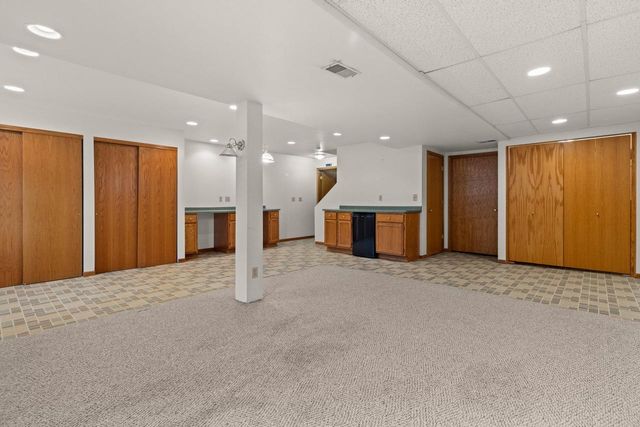 1211 Highpoint LANE, Waukesha, WI 53189
