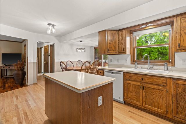 1211 Highpoint LANE, Waukesha, WI 53189