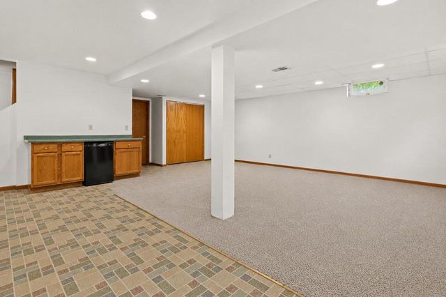 1211 Highpoint LANE, Waukesha, WI 53189