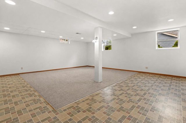 1211 Highpoint LANE, Waukesha, WI 53189