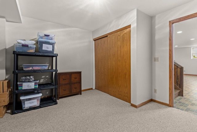 1211 Highpoint LANE, Waukesha, WI 53189