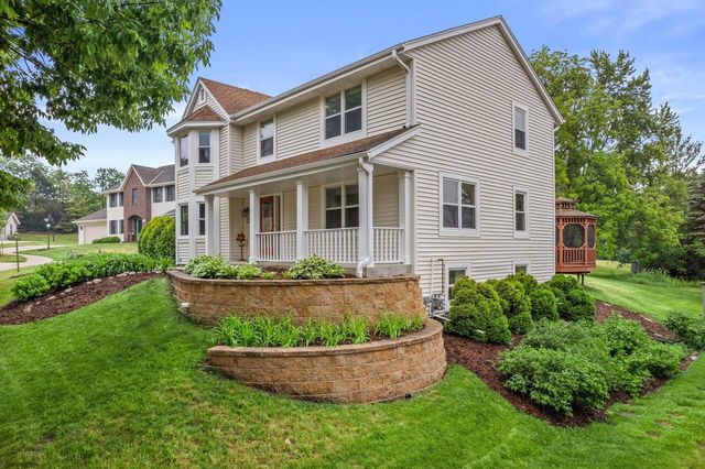 1211 Highpoint LANE, Waukesha, WI 53189
