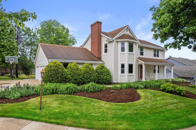 1211 Highpoint LANE, Waukesha, WI 53189