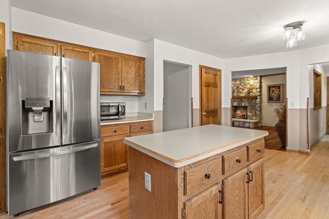 1211 Highpoint LANE, Waukesha, WI 53189