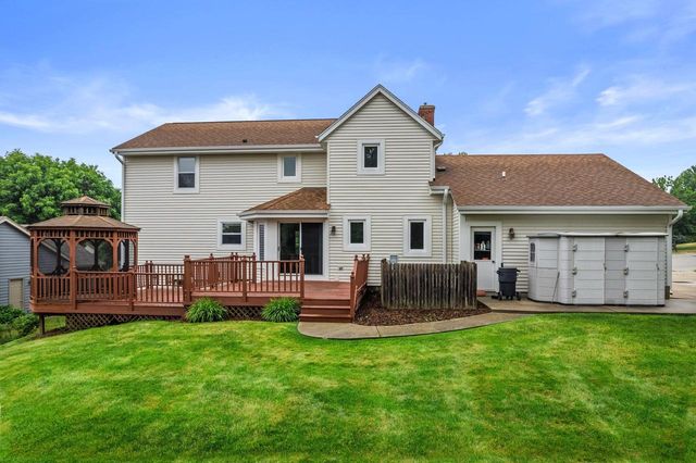 1211 Highpoint LANE, Waukesha, WI 53189