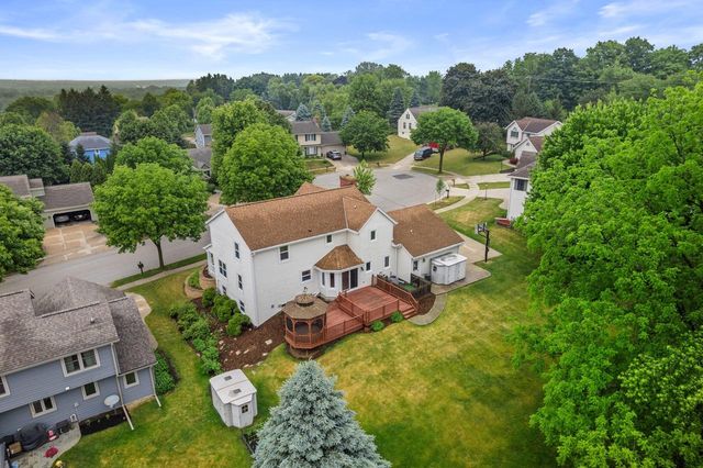 1211 Highpoint LANE, Waukesha, WI 53189