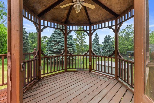 1211 Highpoint LANE, Waukesha, WI 53189