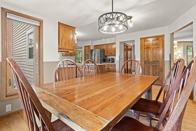 1211 Highpoint LANE, Waukesha, WI 53189