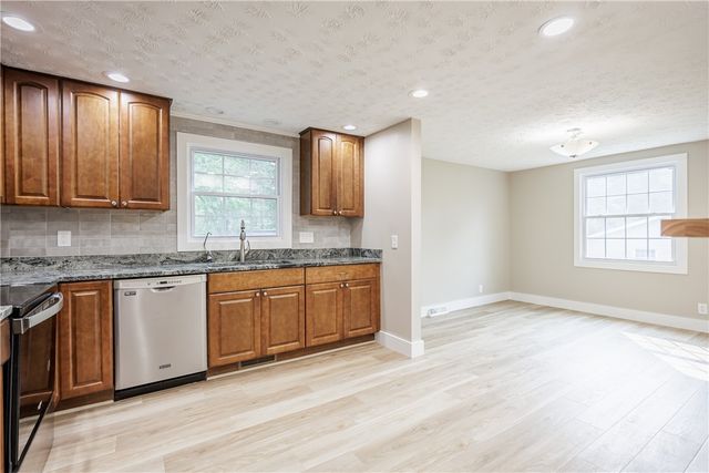 24 Carriage Court, Pittsford, NY 14534