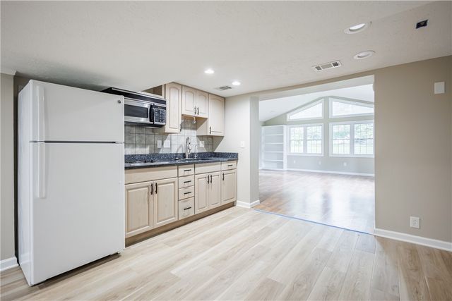 24 Carriage Court, Pittsford, NY 14534