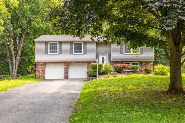 24 Carriage Court, Pittsford, NY 14534