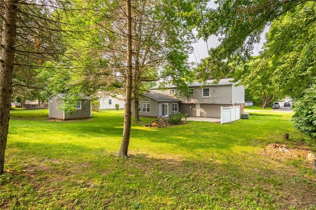 24 Carriage Court, Pittsford, NY 14534