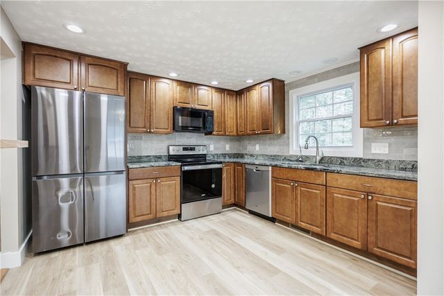 24 Carriage Court, Pittsford, NY 14534