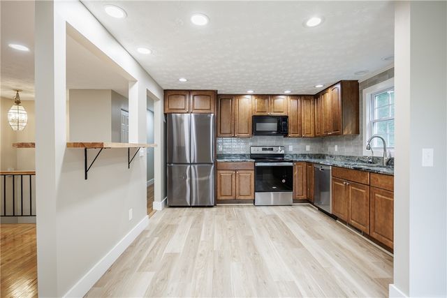 24 Carriage Court, Pittsford, NY 14534