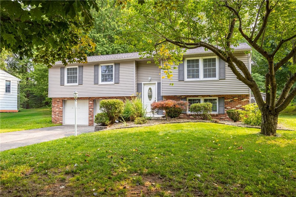 24 Carriage Court, Pittsford, NY 14534