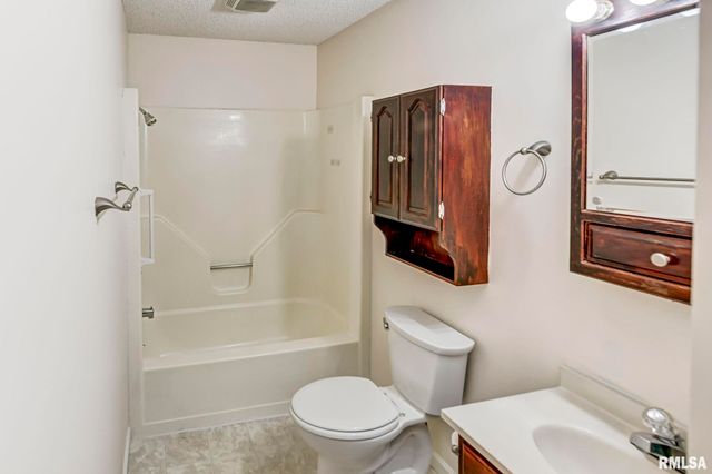 1217 W SHERMAN Street, Taylorville, IL 62568