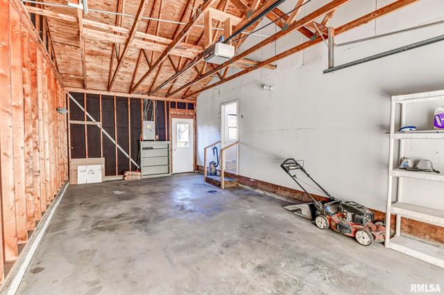 1217 W SHERMAN Street, Taylorville, IL 62568