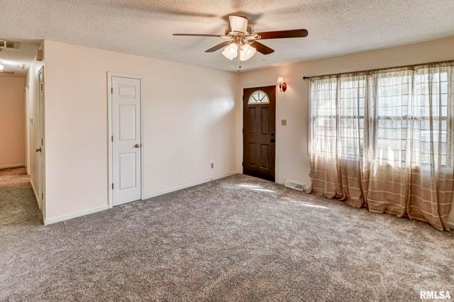 1217 W SHERMAN Street, Taylorville, IL 62568