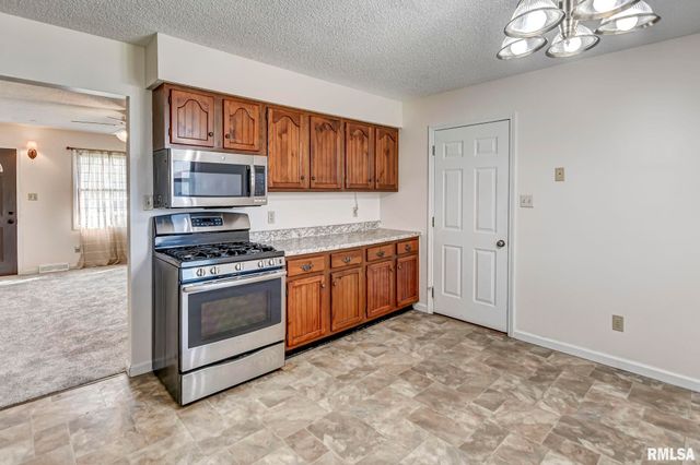 1217 W SHERMAN Street, Taylorville, IL 62568