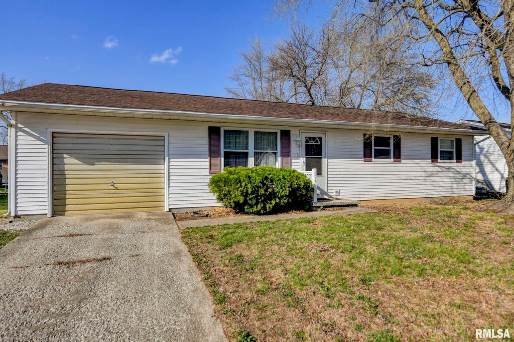 1217 W SHERMAN Street, Taylorville, IL 62568