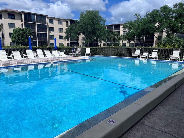 315 30TH AVENUE W B203, Bradenton, FL 34205