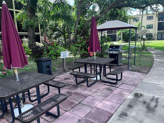 315 30TH AVENUE W B203, Bradenton, FL 34205