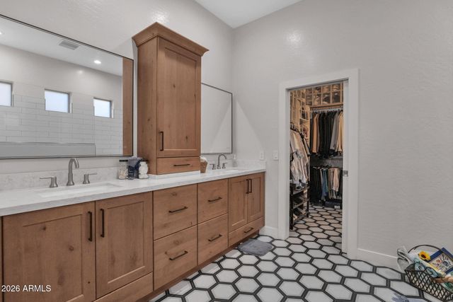 3917 E CARTER Drive, Phoenix, AZ 85042