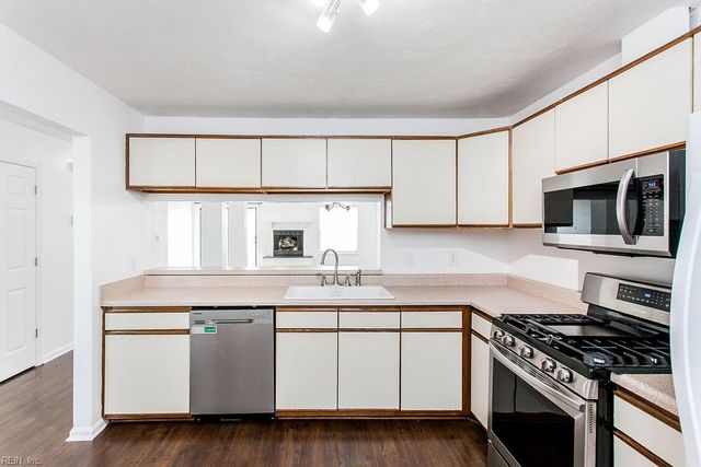 1748 Unicorn DR, Virginia Beach, VA 23454