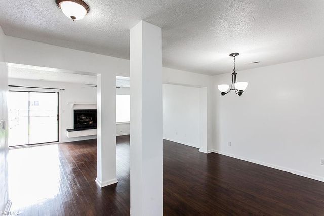 1748 Unicorn DR, Virginia Beach, VA 23454